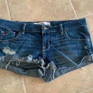 Hollister destructed Jean shorty short size 5